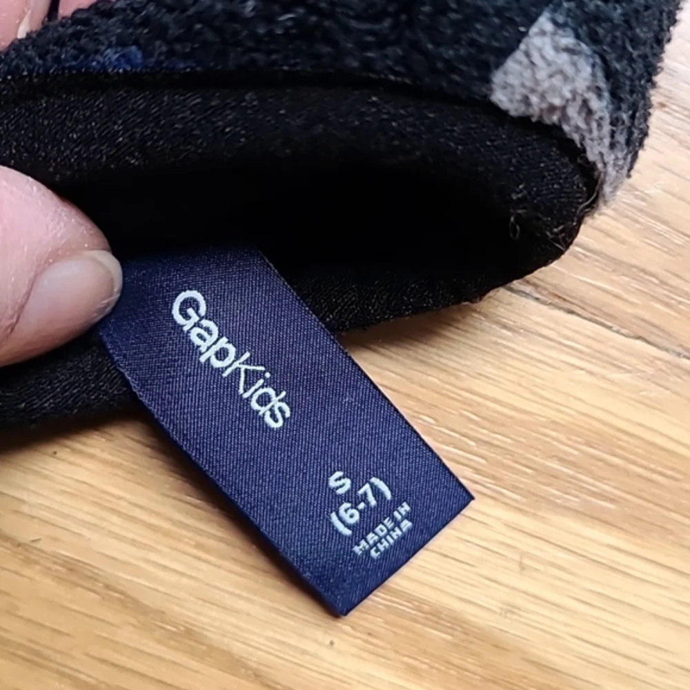 Size 6 kids Gap fleece gloves